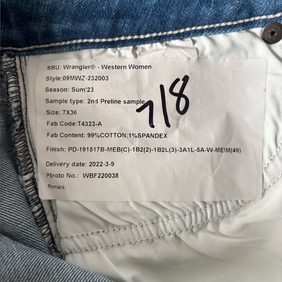 Wrangler | Women's Light Blue Boot Cut Jeans | Size 7 - 8 x36 - Picture 6 of 6